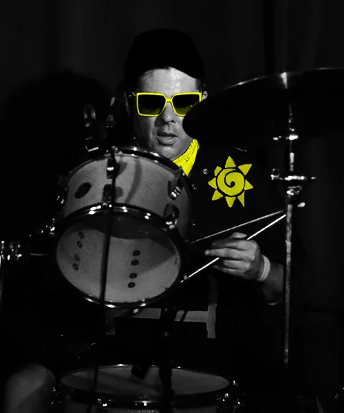 SZANTNO plays the drums